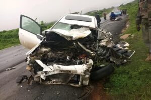 Epave d'un véhicule accidenté