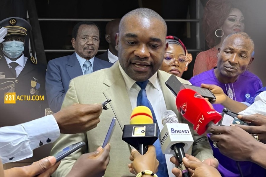 Emilien Atangana devant Paul Biya